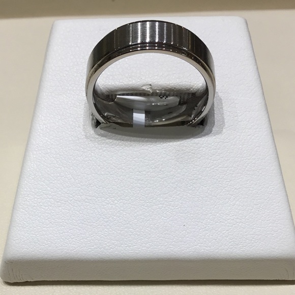 Stainless Mens 7mm Band - Picture 2 of 4